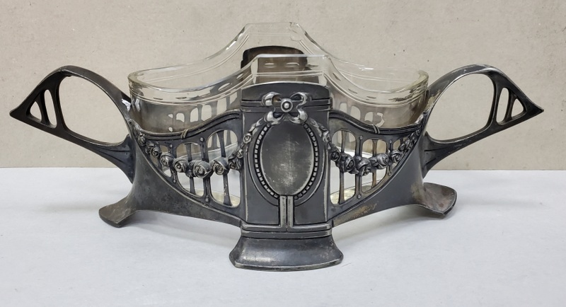 BOMBONIERA ART NOUVEAU DIN METAL ARGINTAT SI CRISTAL, cca. 1910