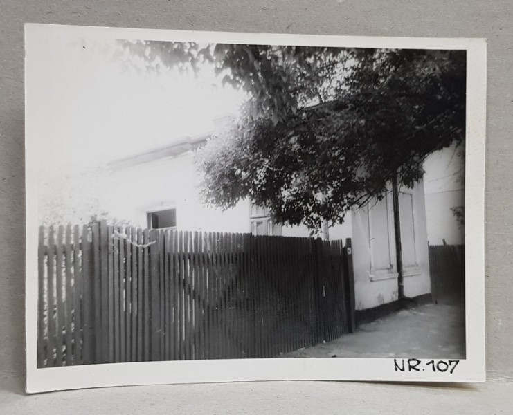 CASA DEMOLATA , STR, SEBASTIAN NR. 107 , BUCURESTI, FOTOGRAFIE MONOCROMA, PE HARTIE LUCIOASA , ANII '70  - '80