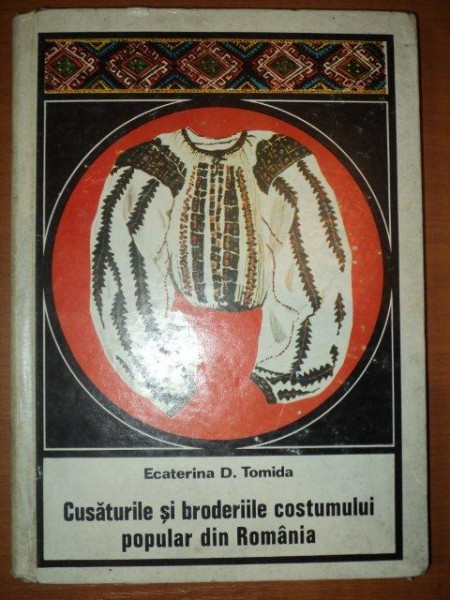 CUSATURILE SI BRODERIILE COSTUMULUI POPULAR DIN ROMANIA de ECATERINA D. TOMIDA