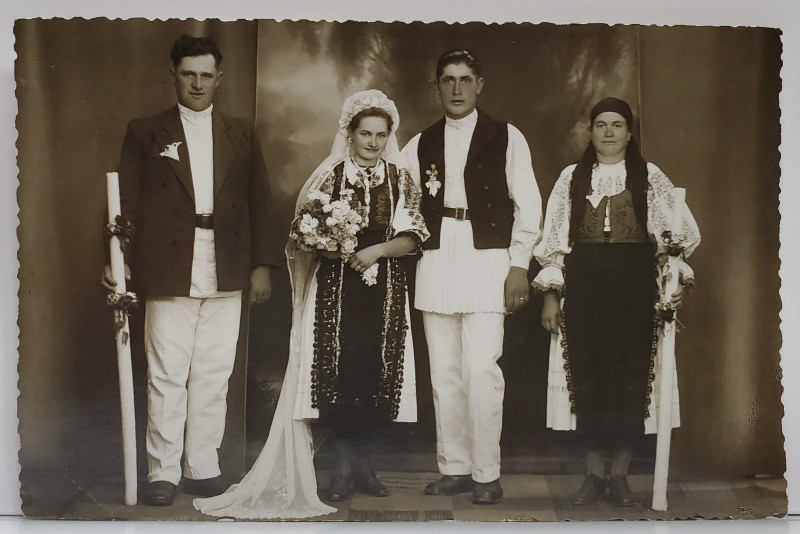 MIRII CU NASII IN COSTUME POPULARE , IN STUDIO , ZONA  FAGARAS , CARTE POSTALA ILUSTRATA , INTERBELICA