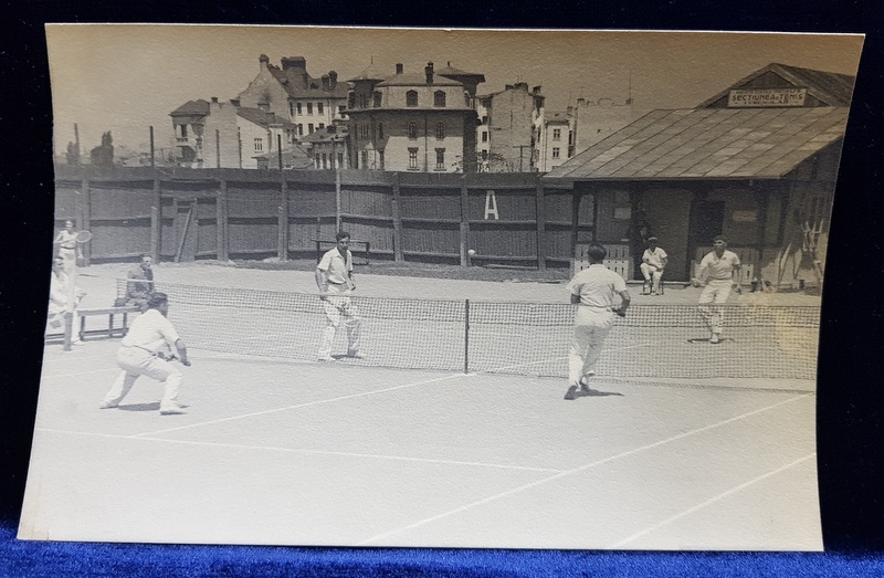 PARTIDA  DE TENIS ,  DUBLU BARBATI , FOTOGRAFIE MONOCROMA , CU OCAZIA CEFERIADEI 1940