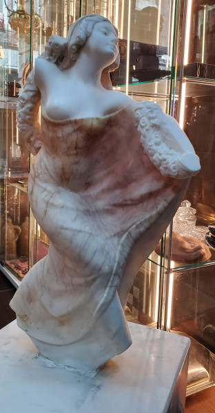 TANARA, STATUETA DIN MARMURA, SECOL XX