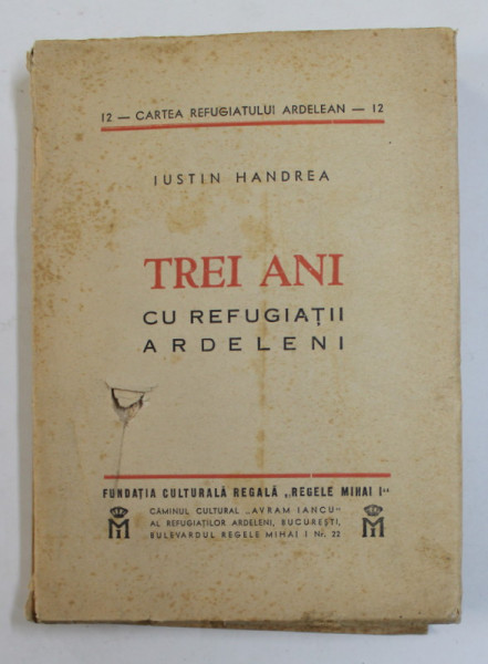 TREI ANI CU REFUGIATII ARDELENI de IUSTIN HANDREA ,  1942- 1943 , PRIMELE 12 PAGINI SI COPERTA FATA CU DEFECT *, PREZINTA  PETE SI URME DE UZURA